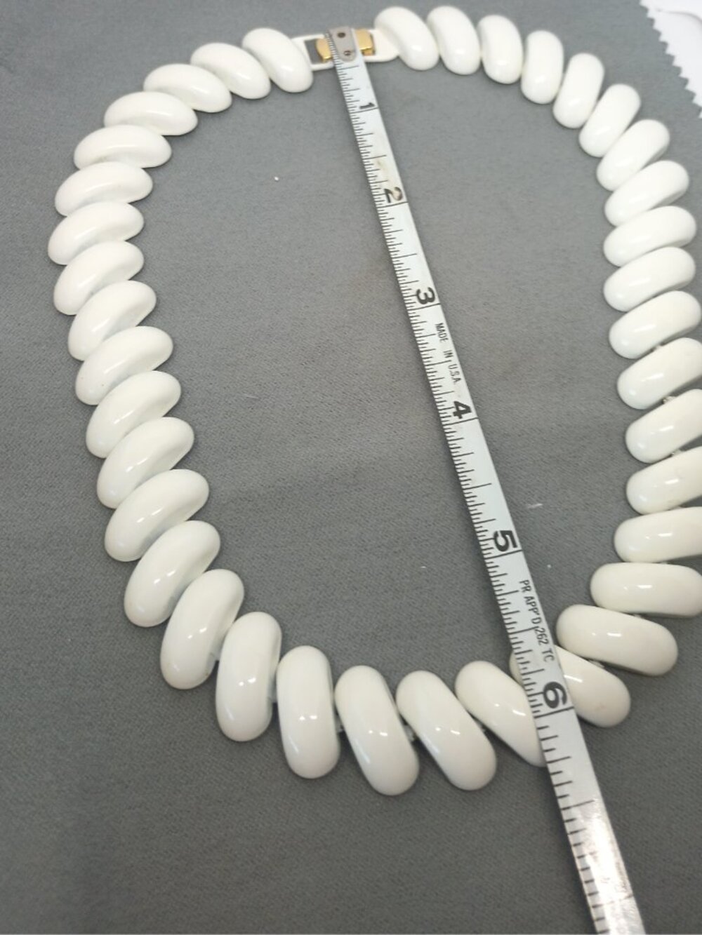 Napier Women’s Necklace Gold Tone Metal White Enamel Chunky 16” Signed - Picture 5 of 7